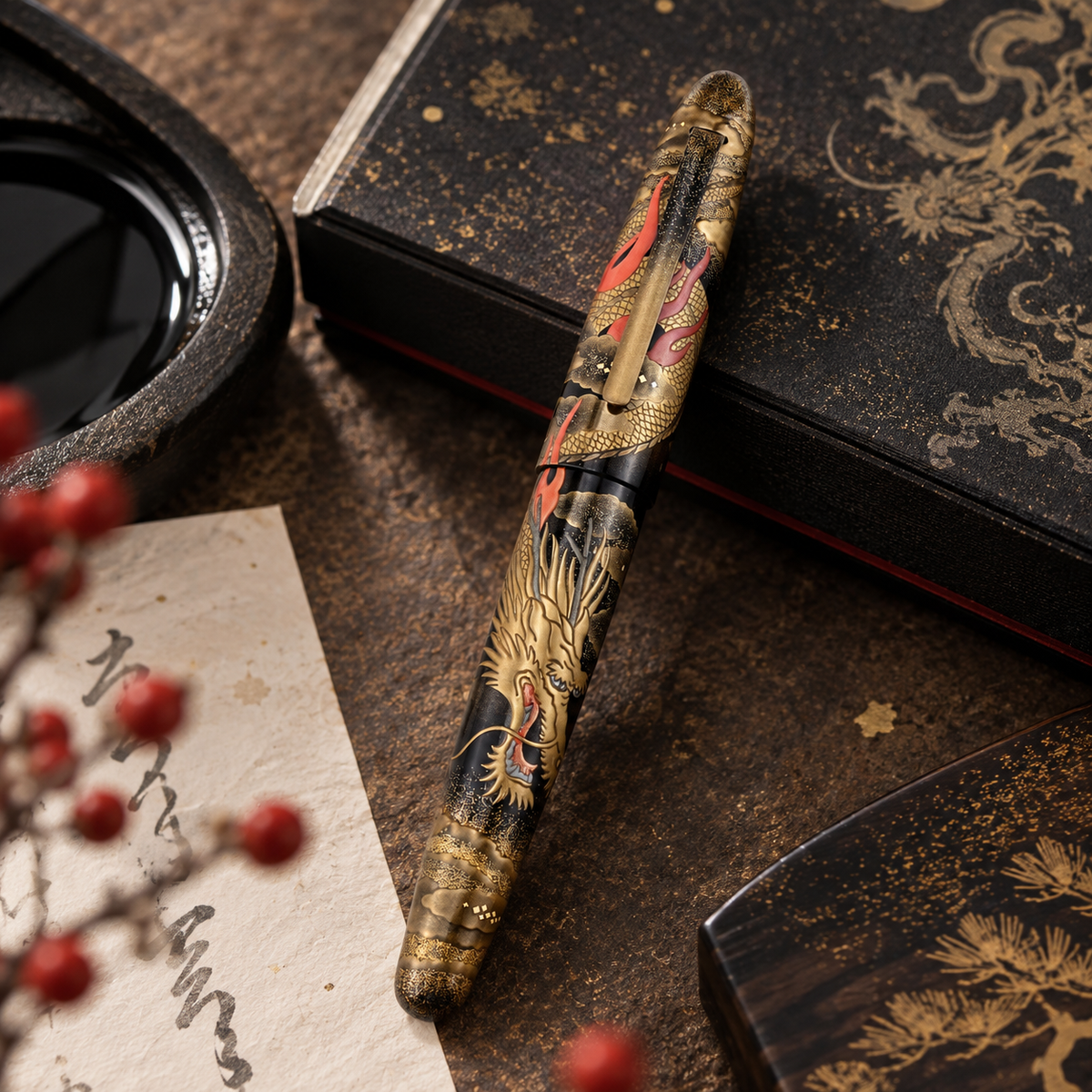 TACCIA Miyabi Empress Maki-e Dragon Fountain Pen (Ryū)