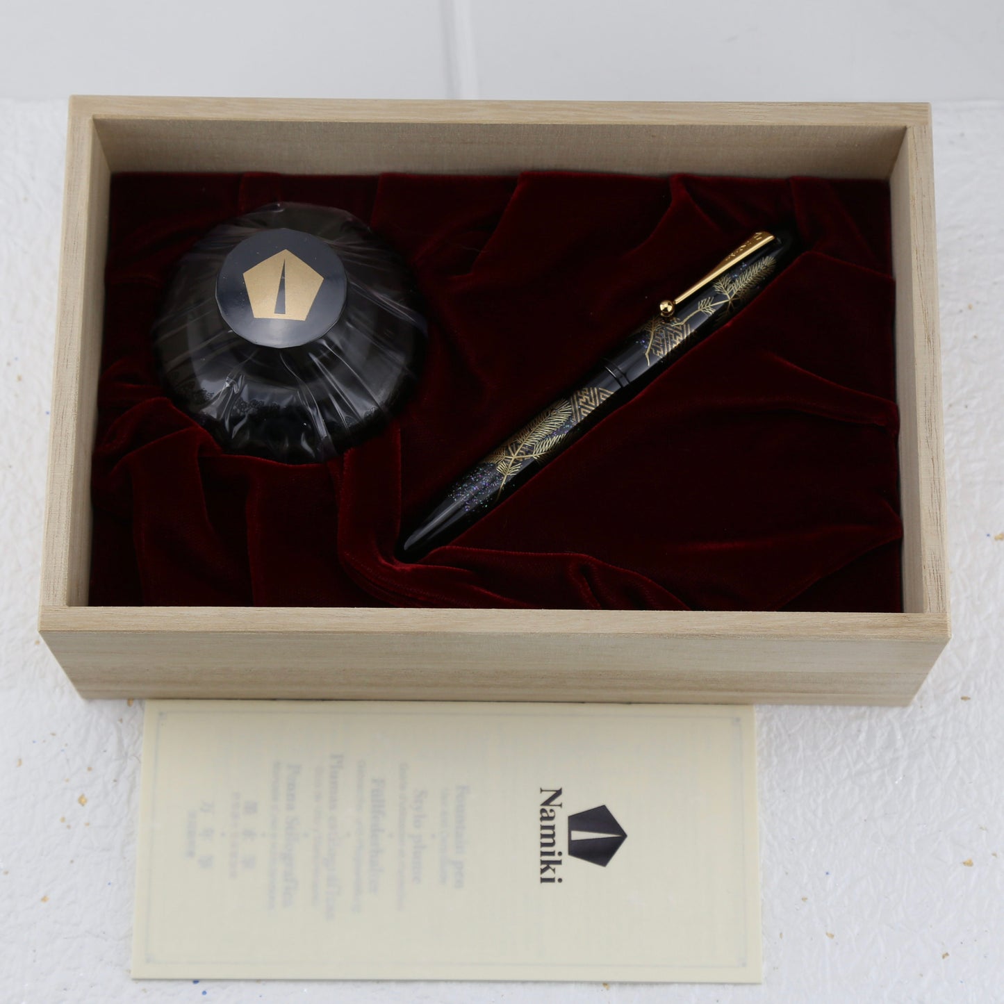 Namiki Pine Needles Maki-e Fountain Pen | No. 10 Two-Tone 18K Gold Nib