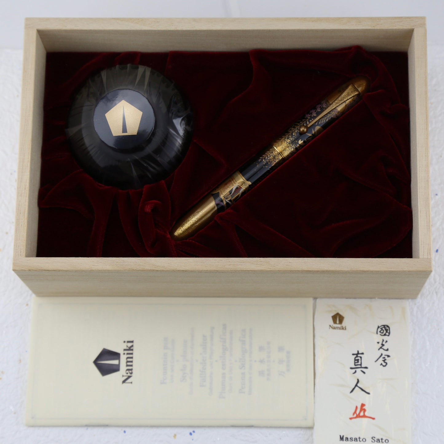 Namiki No. 20 Maki-e Fountain Pen — Court Carriage in Wisteria