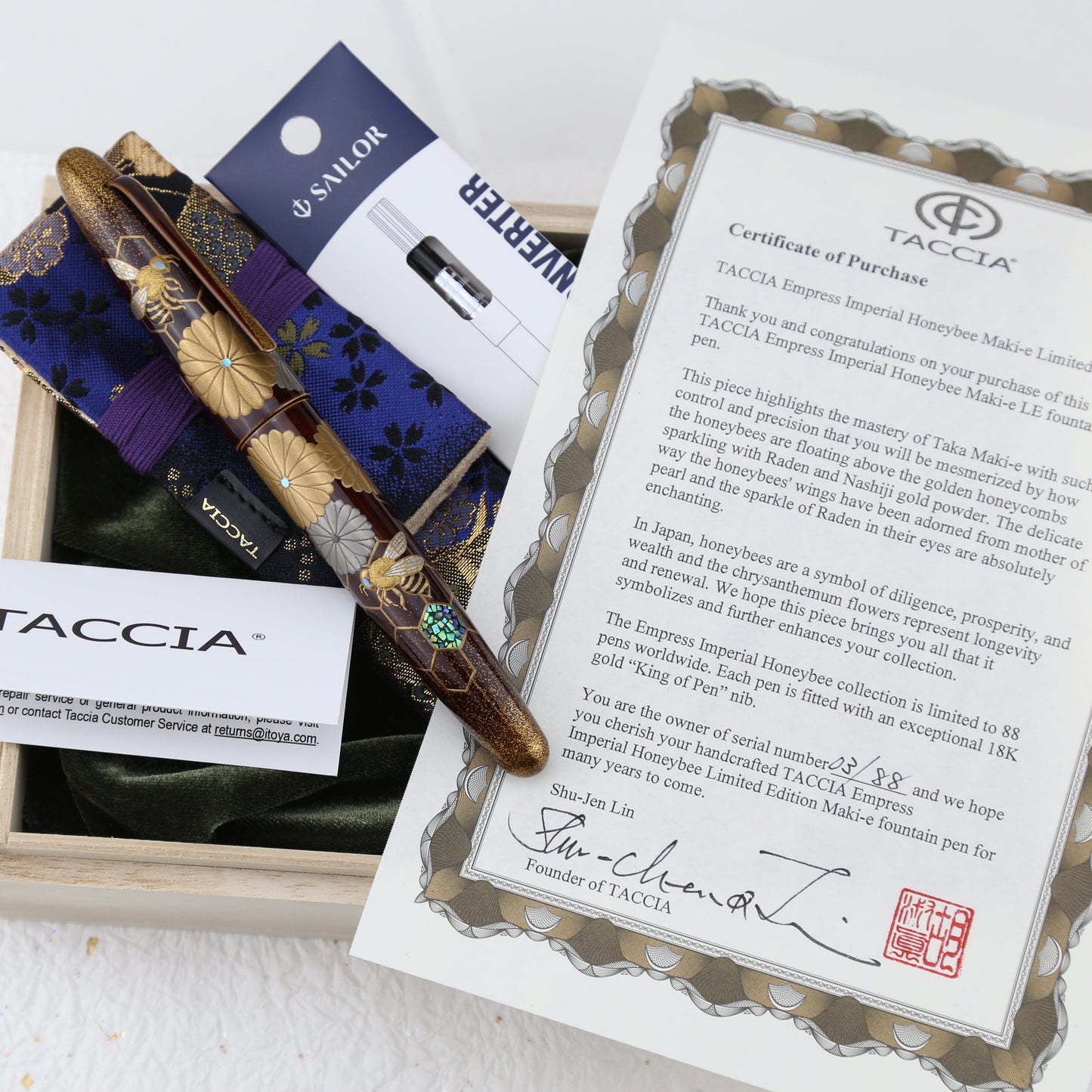 TACCIA Empress Imperial Honeybee Maki-e Limited Edition Fountain Pen