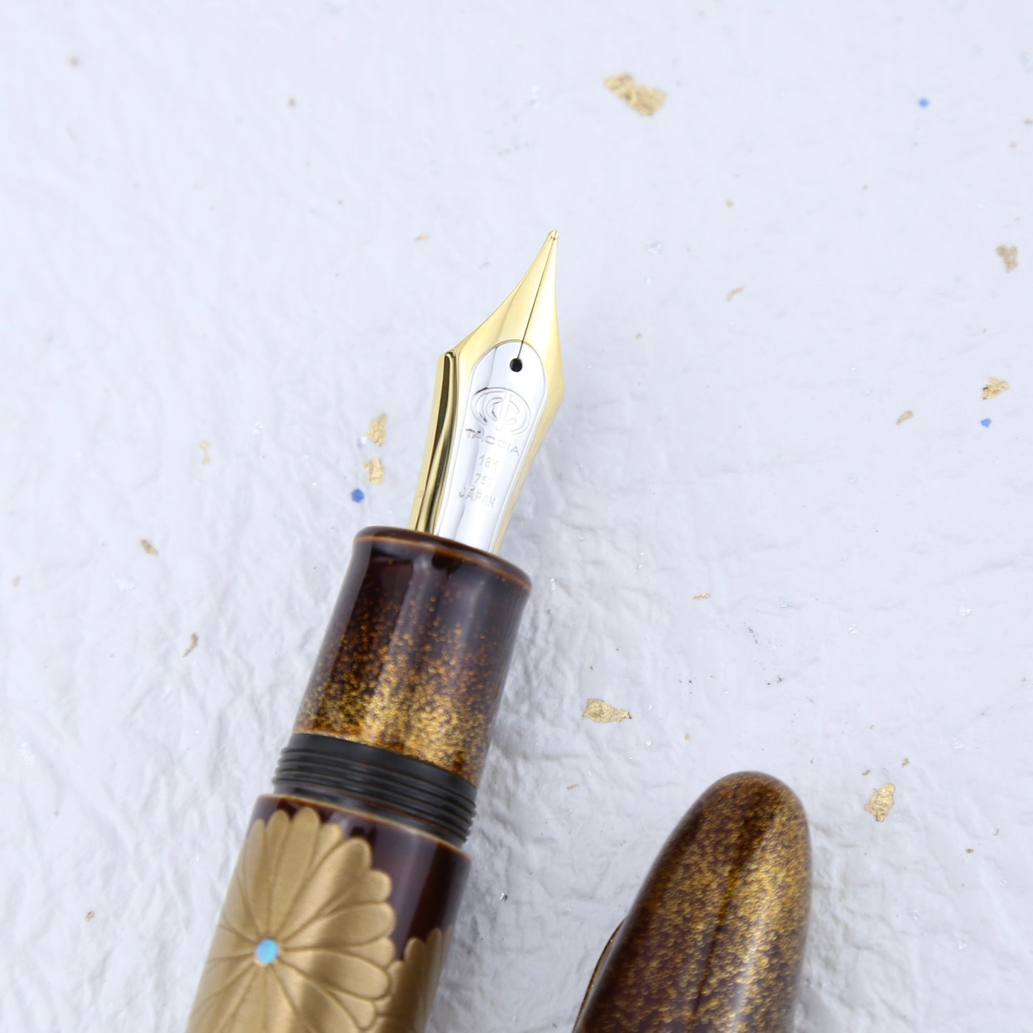 TACCIA Empress Imperial Honeybee Maki-e Limited Edition Fountain Pen